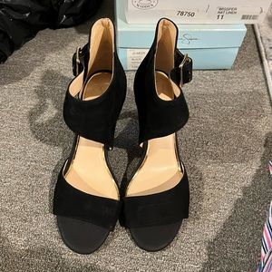 Jessica Simpson black heels.